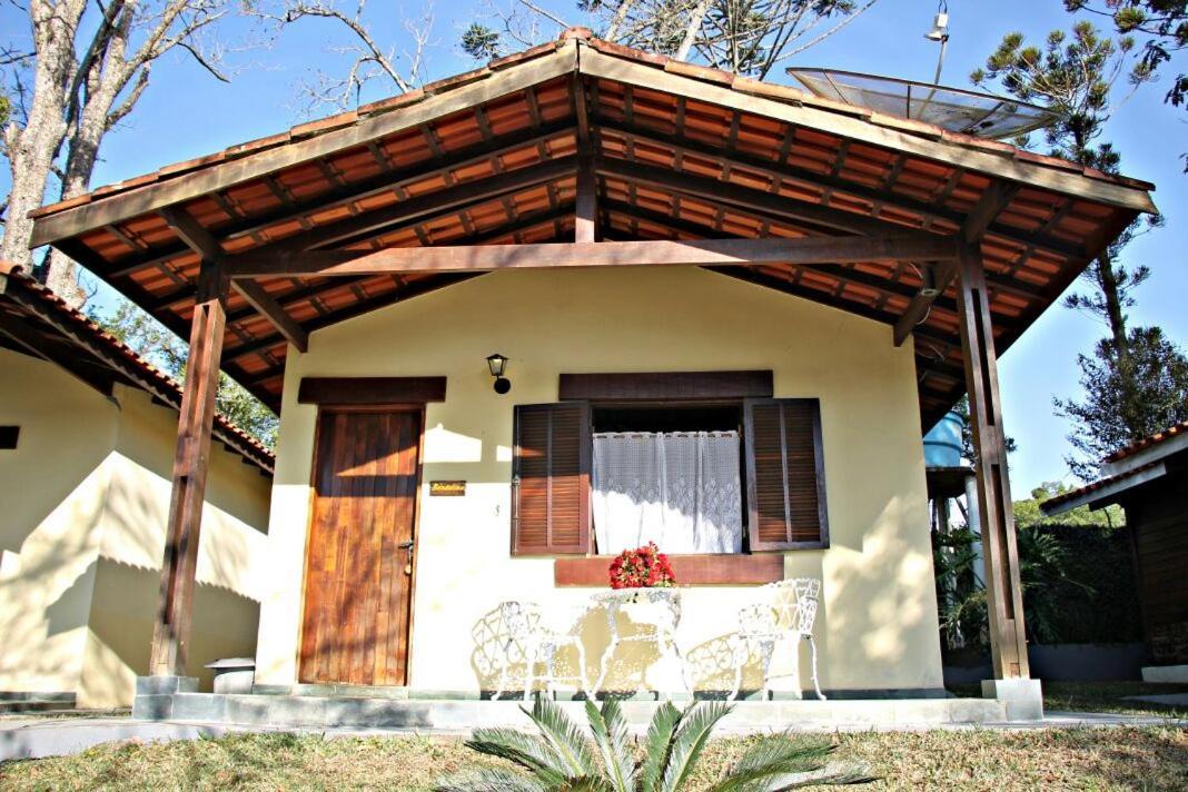 פירקאיה Pousada Casa Amarela מראה חיצוני תמונה